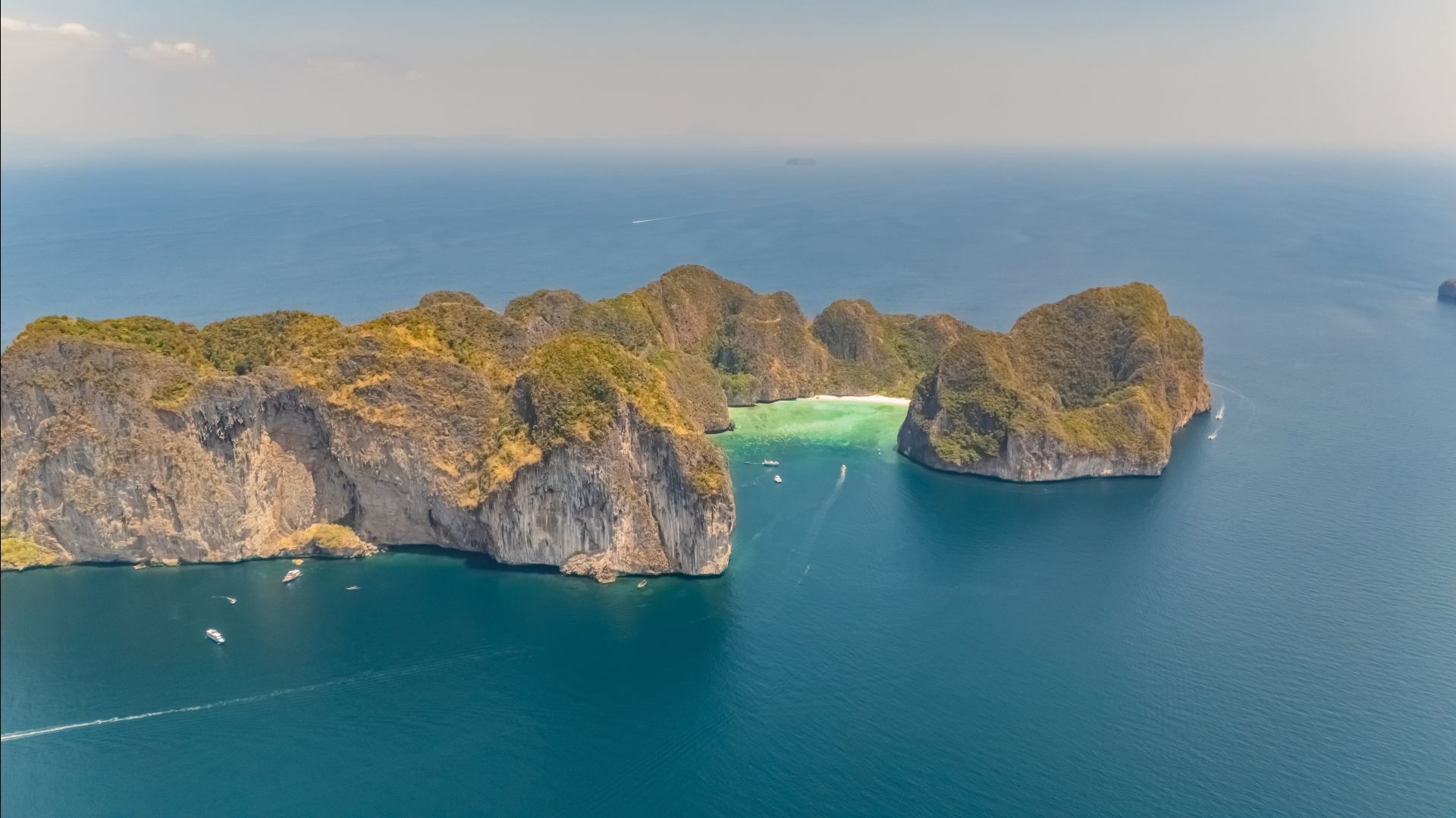 <p class="text-center">YACHT CHARTER IN THAILAND</p>
