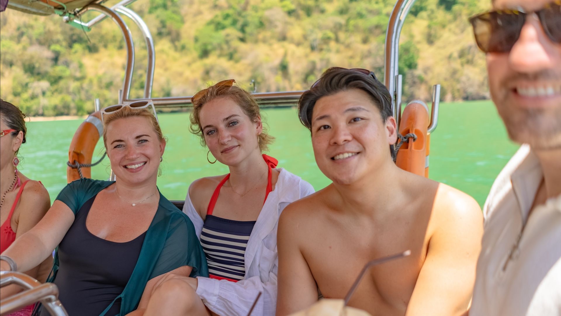 <p class="text-center">YACHT CHARTER IN THAILAND</p>
