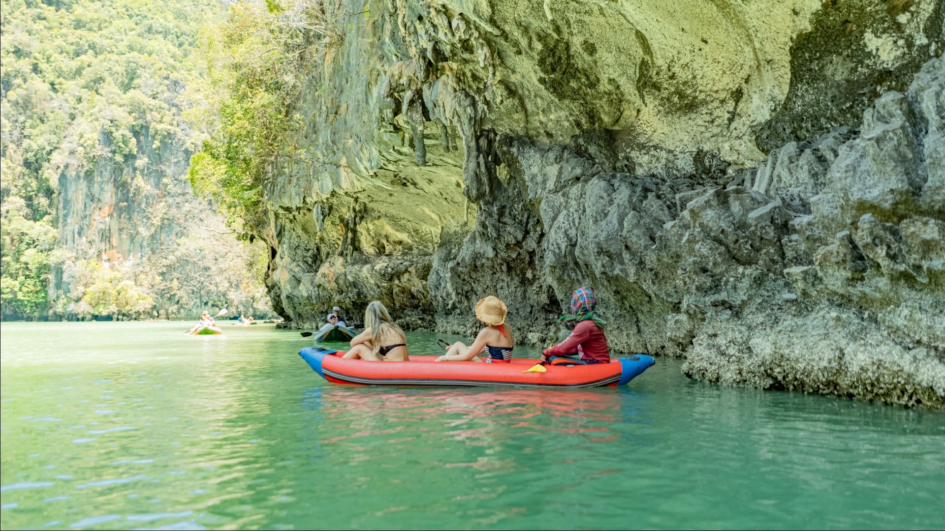 <p class="text-center">YACHT CHARTER IN THAILAND</p>
