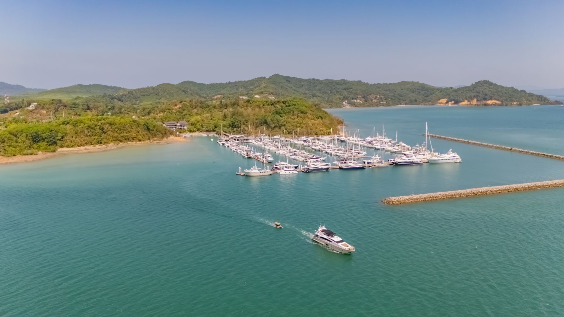 <p class="text-center">YACHT CHARTER IN THAILAND</p>
